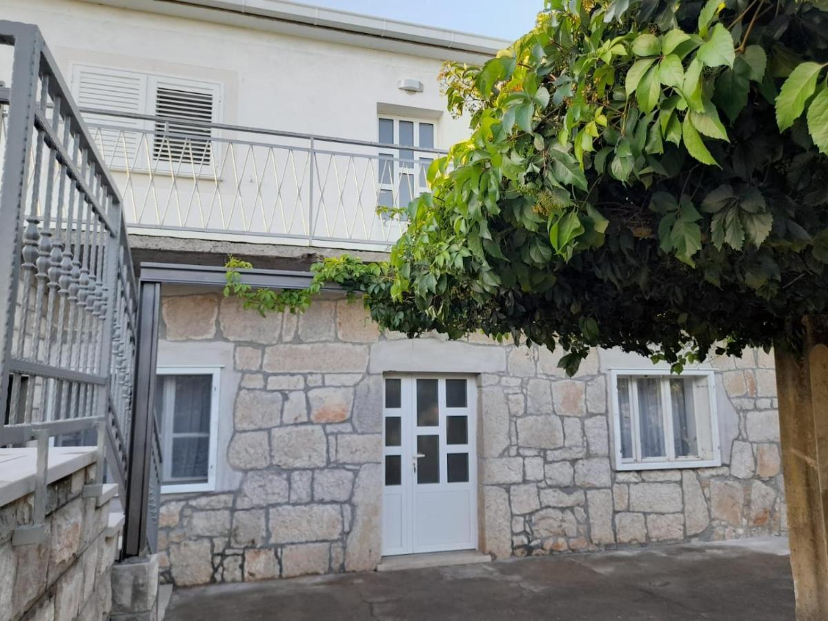 Apartmani Vuletic 네움 외부 사진